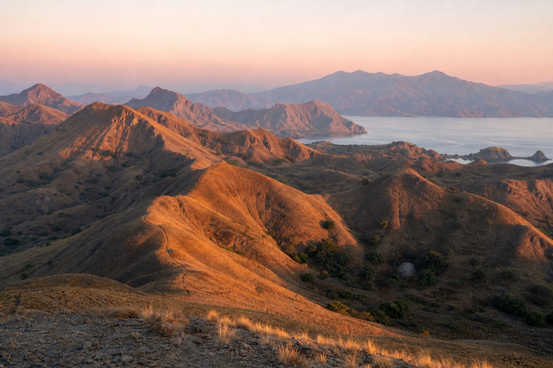 The three-bay panorama from Padar Island's summit