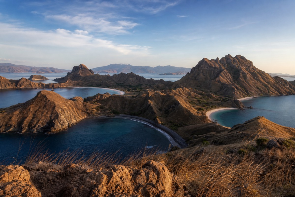 The three-bay panorama from Padar Island's summit