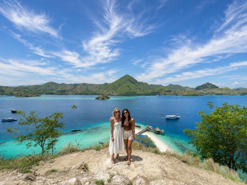 Private 4D3N Komodo Boat Tour with Waterfall & Rangko Cave